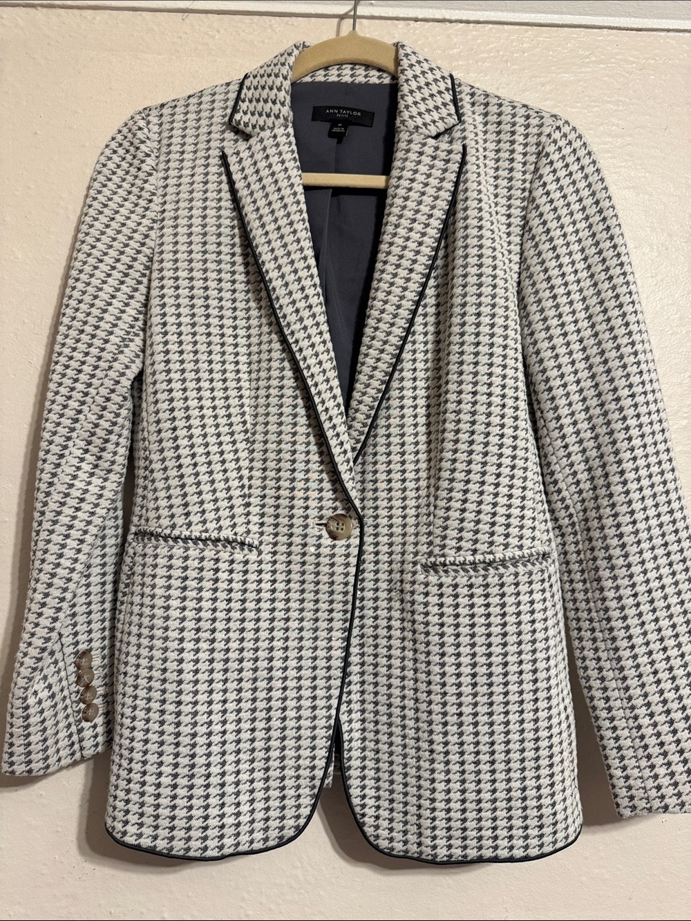 Ann Taylor Black and White Houndstooth Blazer with Piped Trim